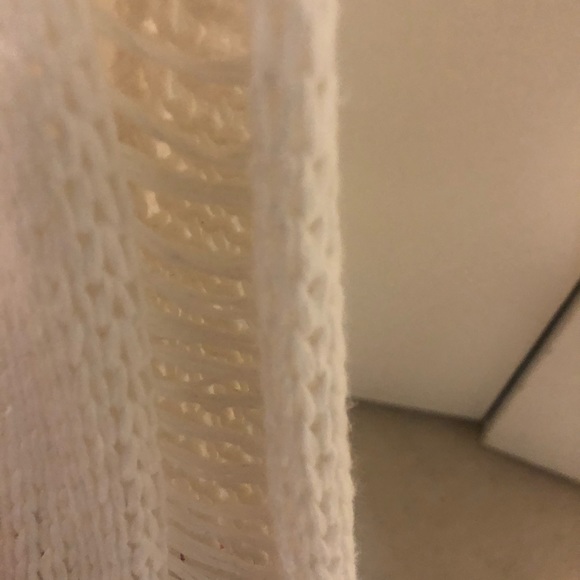 🤍 Intricate White Cropped Sweater - Picture 4 of 6